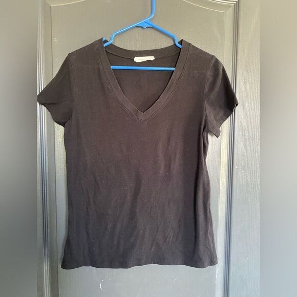 Zenana Outfitters Black Fitted Cap Sleeve T-Shirt - Picture 1 of 4